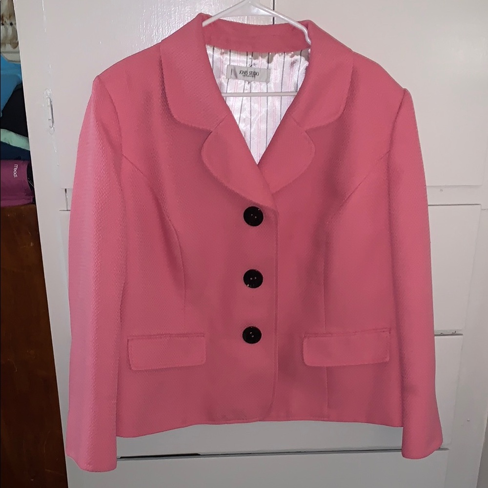 Chic Pink cropped trench coat with Black Buttons